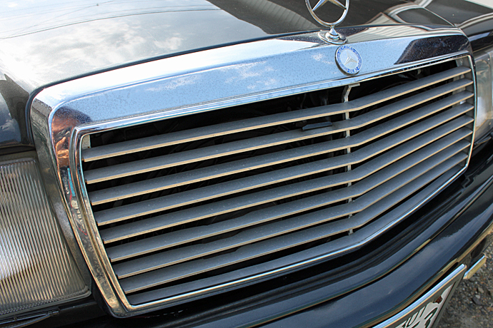 ベンツw201 190E フロントグリル 正規品，限定SALE